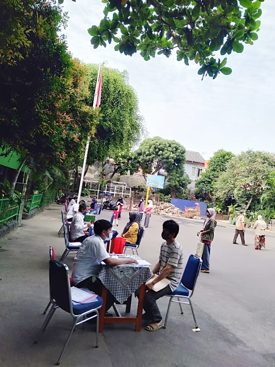 PEMBAGIAN DAN PENGAMBILAN KARTU PERDANA